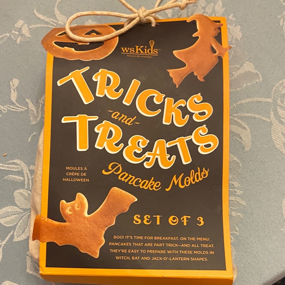William Sonoma Tricks and Treats Pancake Molds - Set on Three NWT